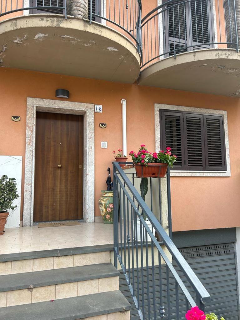 Nina Apartament Giardini Naxos Con Posto Auto Kültér fotó